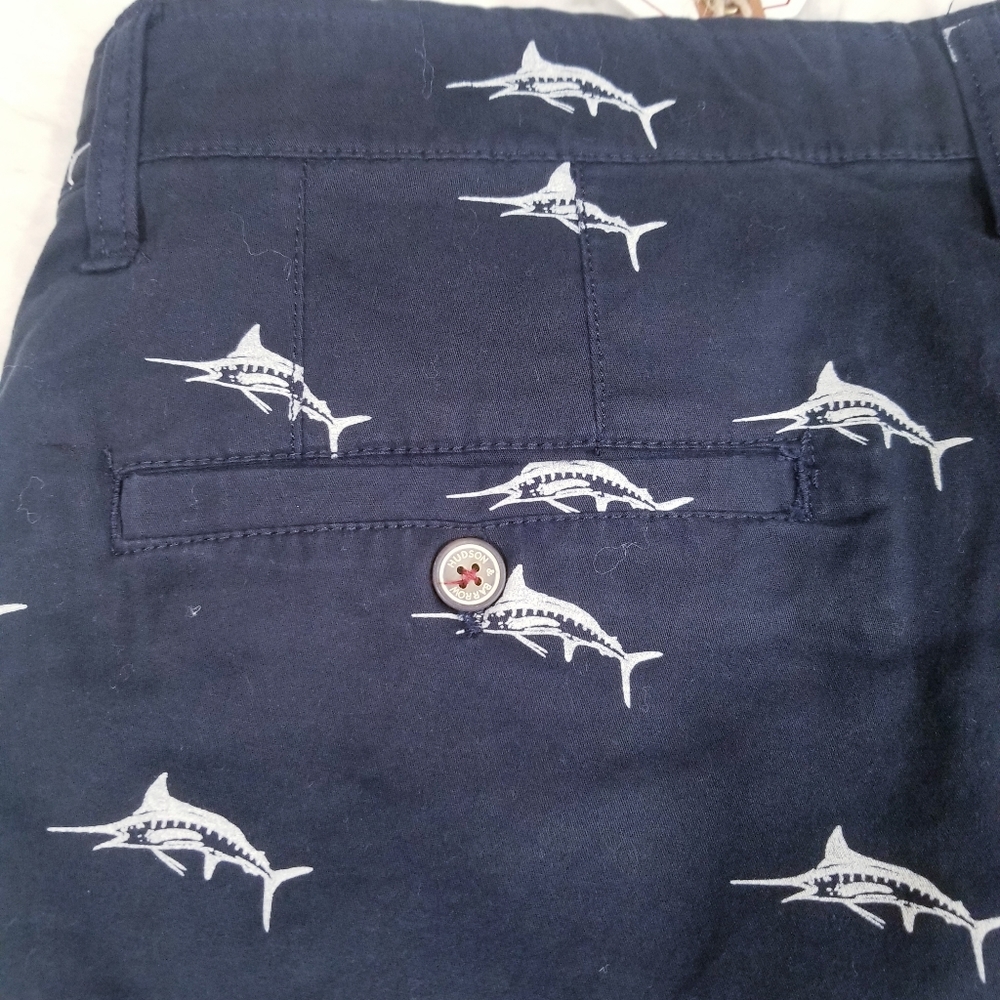 Hudson & Barrow navy blue fish print shorts. 34 - Picture 6 of 14